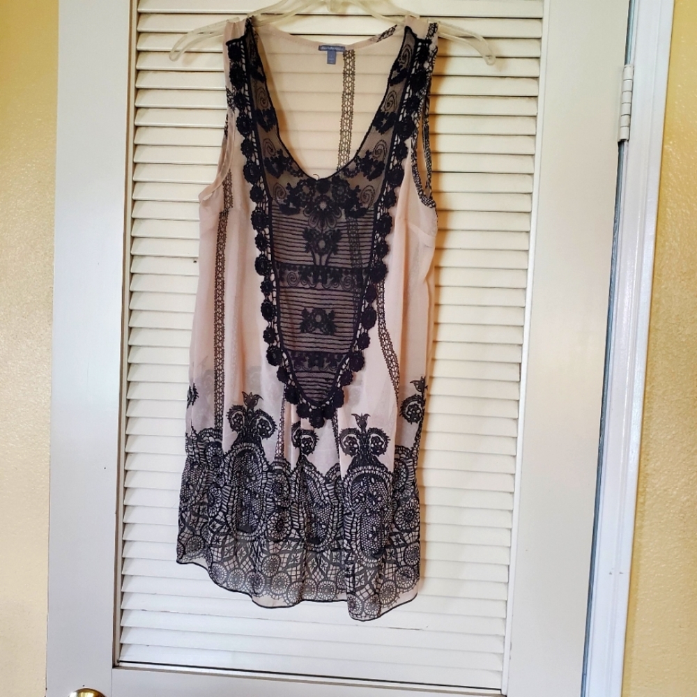 CHARLOTTE RUSSE SILHOUETTE SLEEVELESS BLOUSE